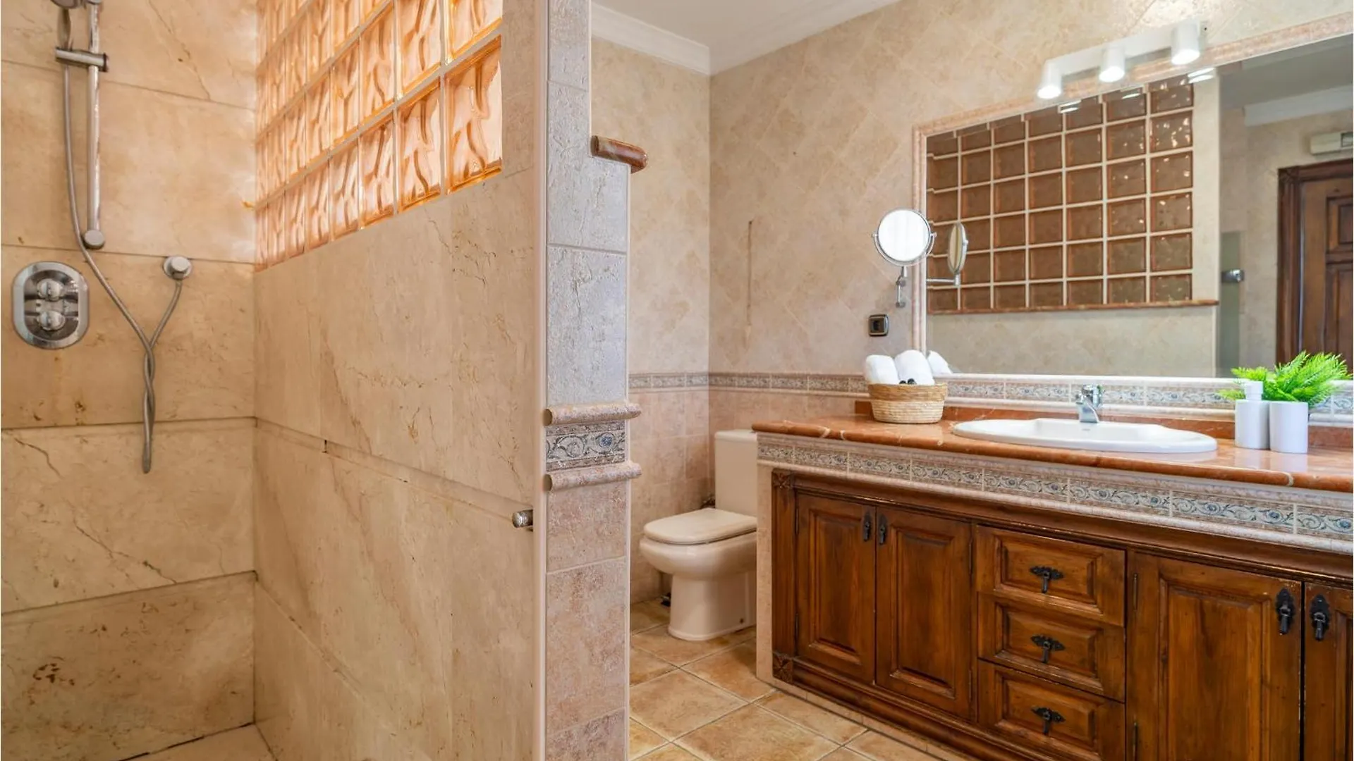 Amazing Home In Marbella With Kitchen Holiday home